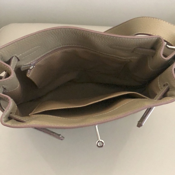 Beige purse with clasp, like new, great condition - Picture 4 of 10